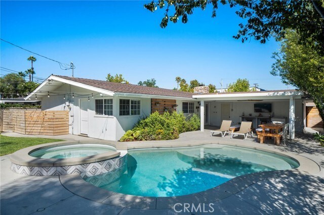 Building Photo - 2273 Columbia Dr