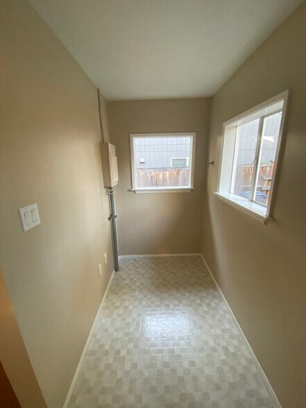 storage area / office - 1036 SW 149th St