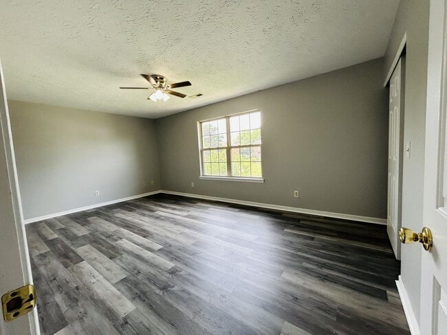 Building Photo - 13-15 Shenandoah Dr.