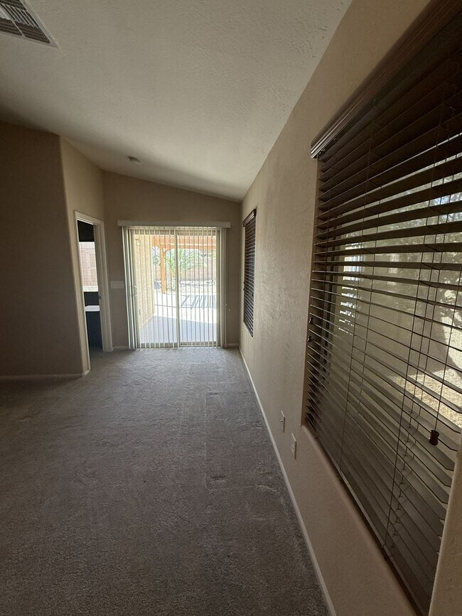 Building Photo - 40397 W Sanders Way