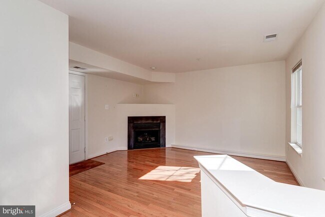 Building Photo - 207 Garden View Way