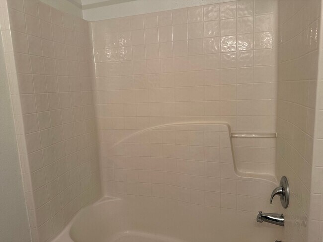 Building Photo - Move in condition 3 Bedroom 2 Bath 2 Car Garage Call Carole Arcaro 386-216-4900 Deltona Lakes Realty