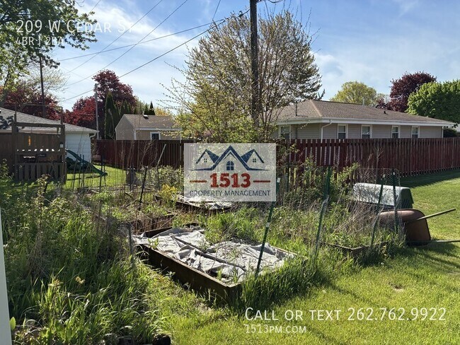 Building Photo - 209 W Cedar St