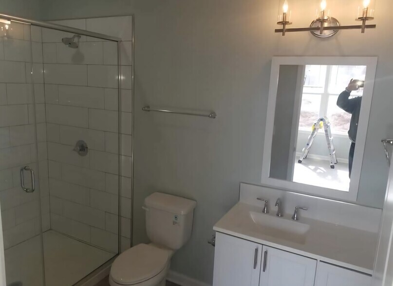 1st bwdroom bath - 116 Wilson St