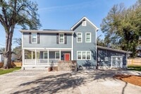 Building Photo - 3 BD 2.5 Bath Charming Home
