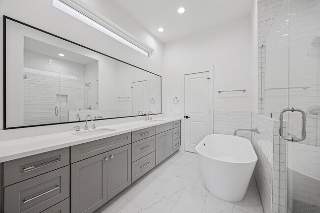 Building Photo - 2826 Versailles Oak Ln