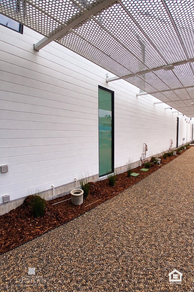 Building Photo - 1207-1209 Broadway