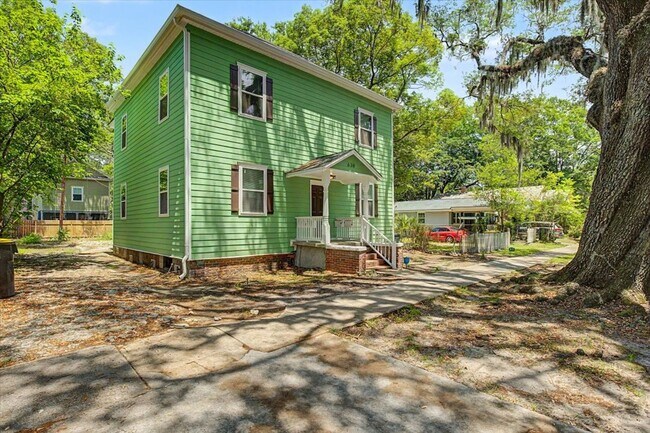 Building Photo - Completely redone 1 bedroom - move in special