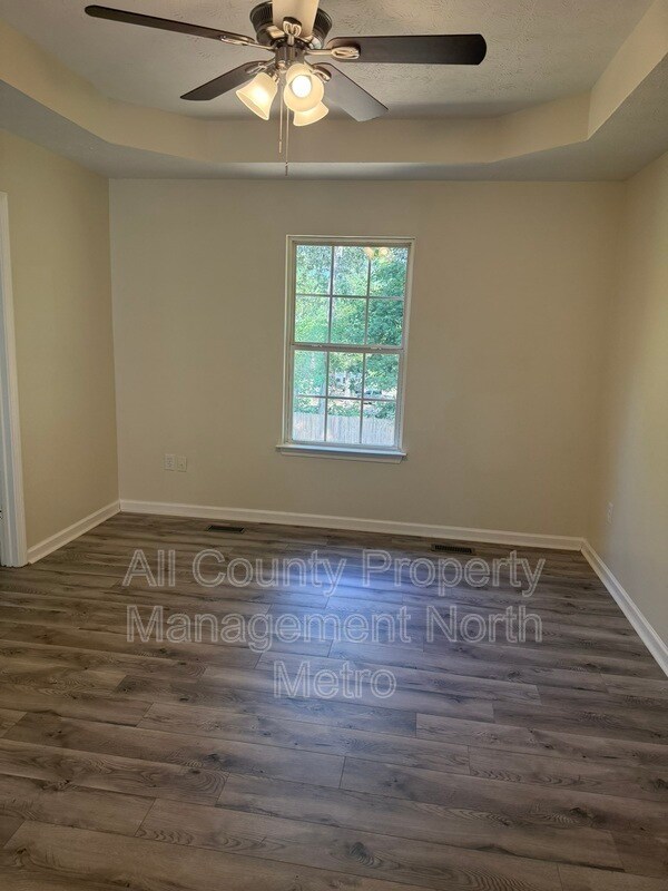 Building Photo - 170 S Barbara Ln