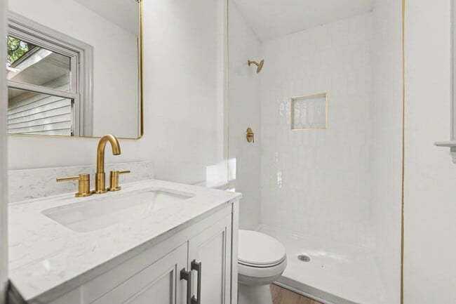 Building Photo - 100 English Rd