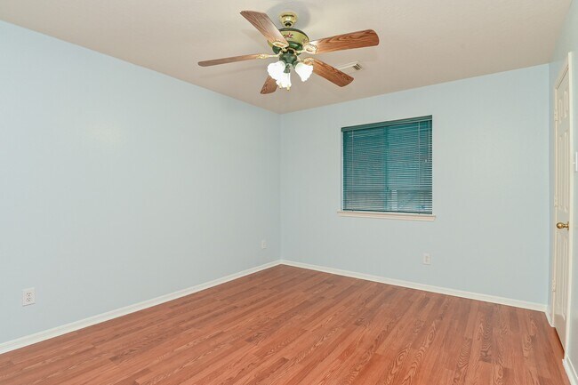 Building Photo - 12227 Meadowglen Dr