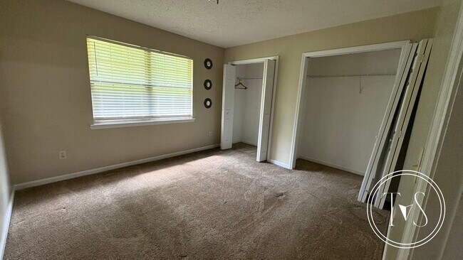 Building Photo - RATE DROP ALERT (was $$2600/month) and FALL MOVE-IN SPECIAL: 50% OFF 1st MONTH'S RENT!**