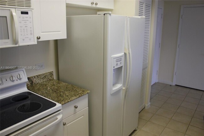 Building Photo - 19501 W Country Club Dr