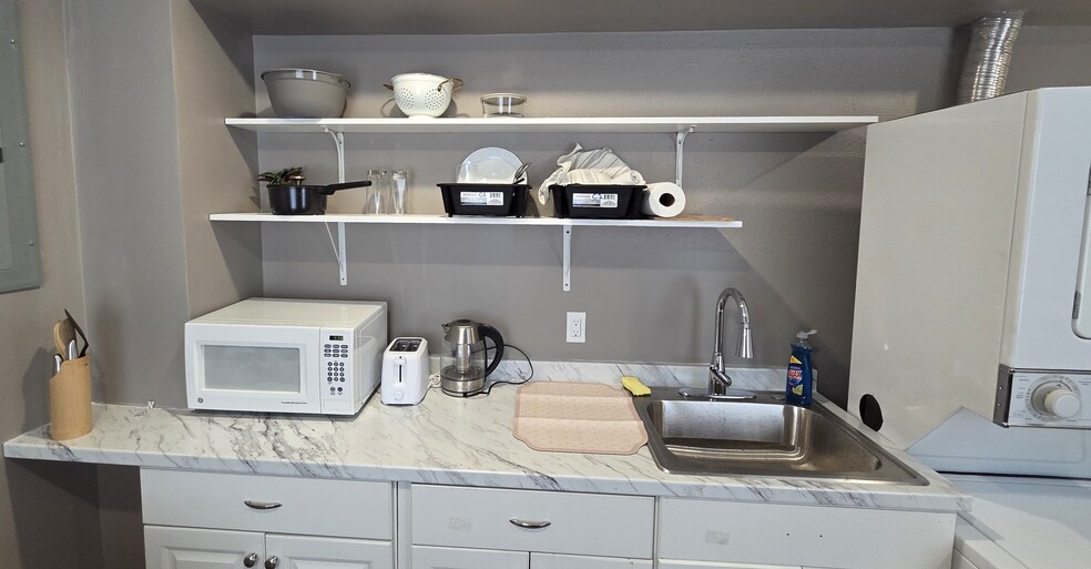 Building Photo - 1421 S Carey St