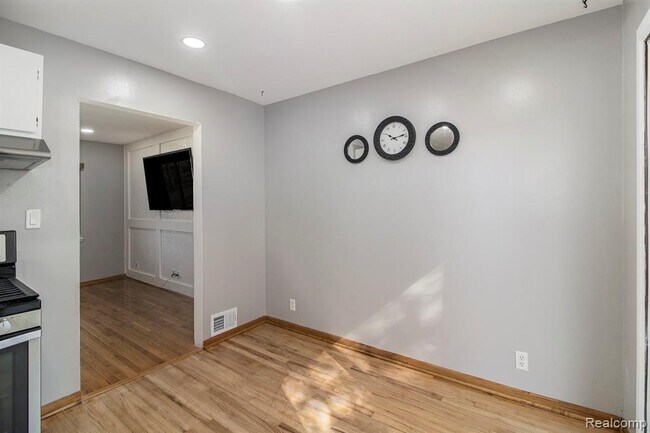 Building Photo - 2240 Camel Dr