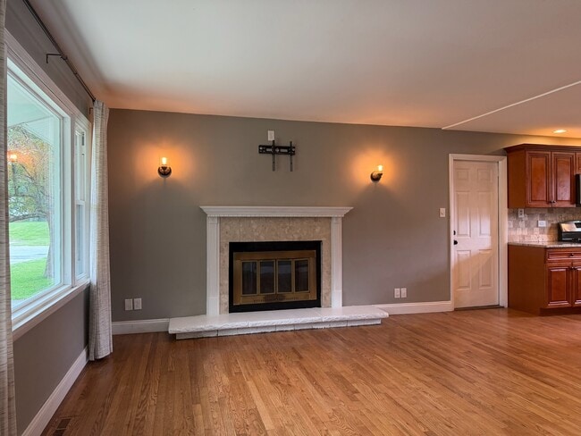 Building Photo - 5S481 Glenoban Dr
