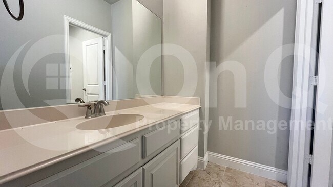 Building Photo - 7005 Golf Club Dr