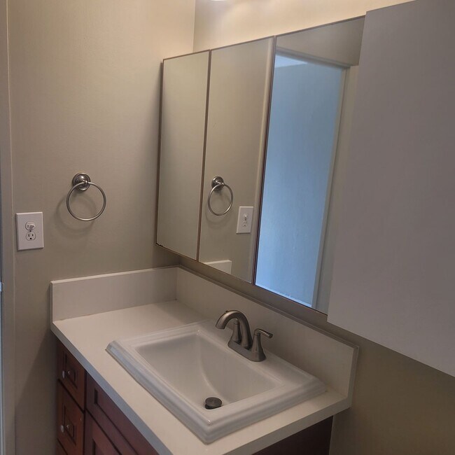 Building Photo - Valleyview Melemanu (Mililani) - 1 bedroom unit with remodeled kitchen and parking