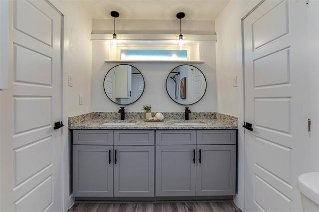 Building Photo - 9962 Larchbrook Dr