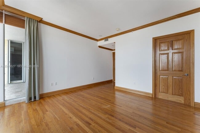 Building Photo - 785 Crandon Blvd