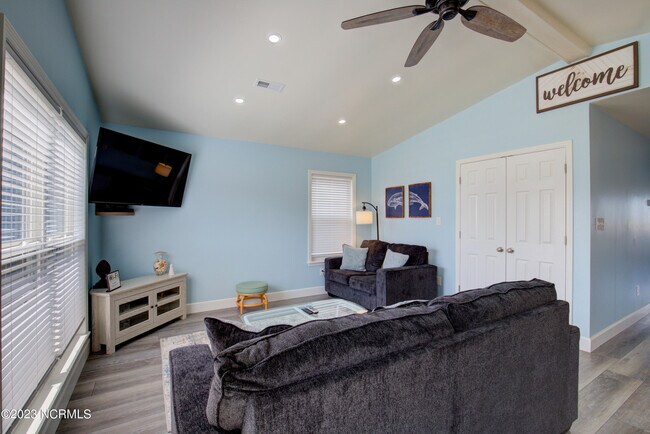 Building Photo - 1881 New River Inlet Rd