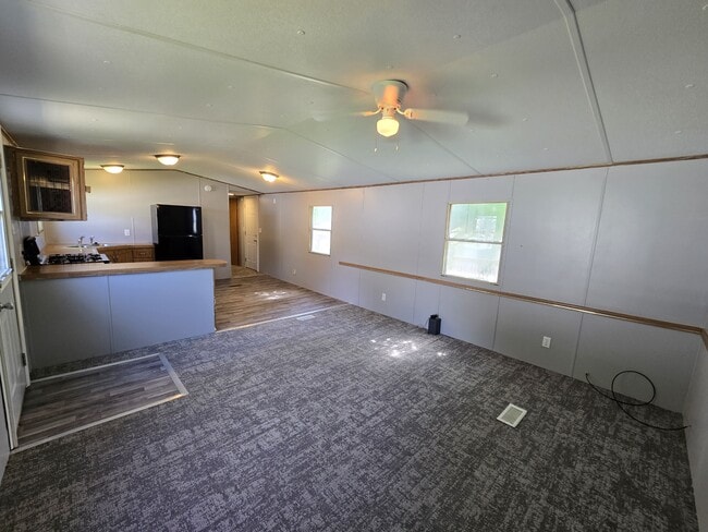 Building Photo - 700 W Ridgeway Ave