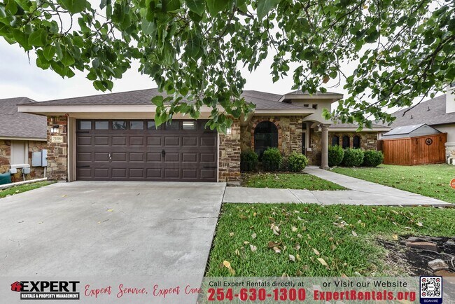 Building Photo - GORDEOUS 3 BEDROOM HOME WITH SOLAR PANELS!!