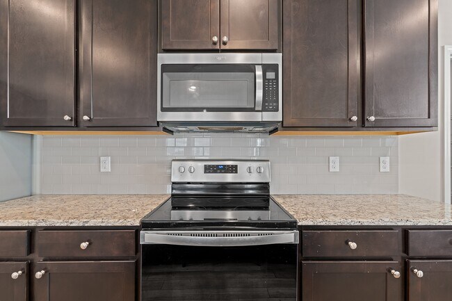 Building Photo - 138 Willow Grove Ln