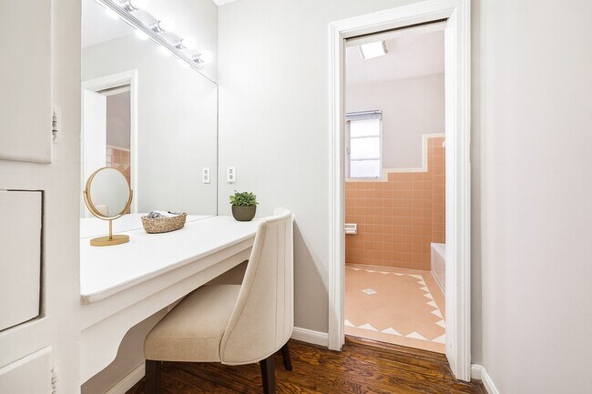 Building Photo - 2712 W Holcombe Blvd