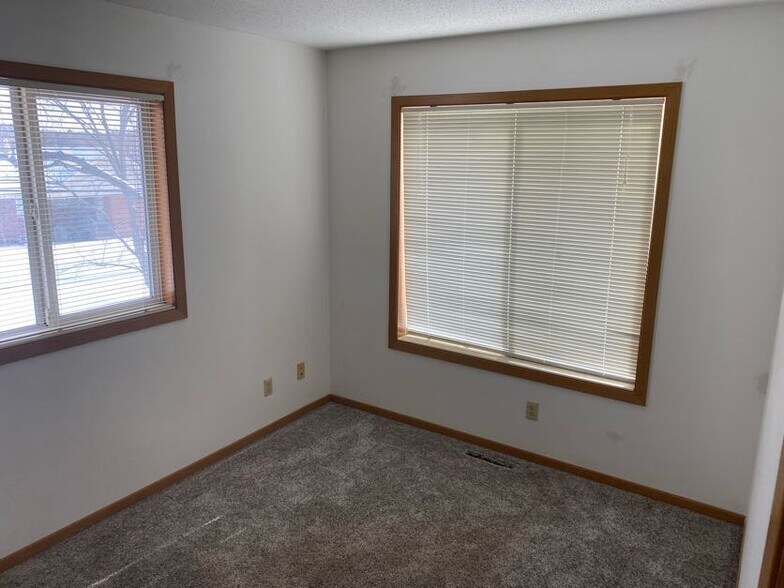 Building Photo - 106 5th Ave S