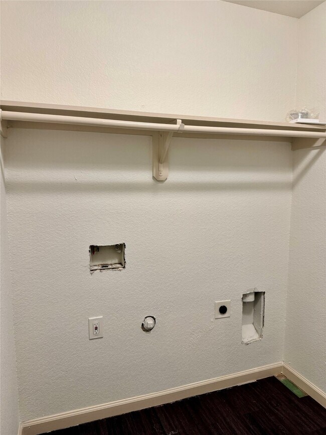 Building Photo - 624 Luke St