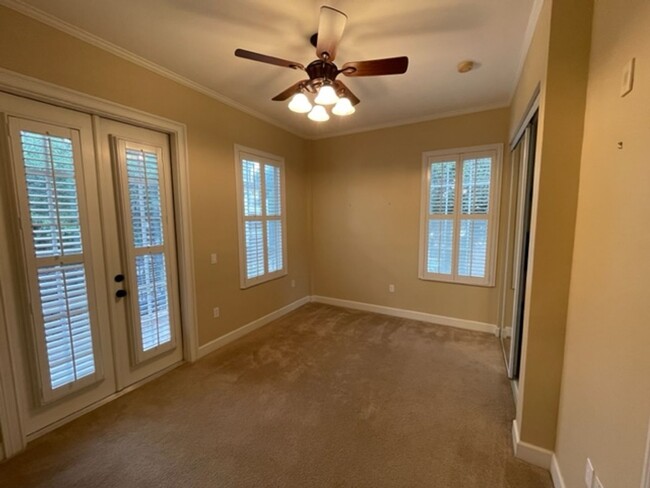 Building Photo - Lovely 2 Bedroom Condo in Jackson Square
