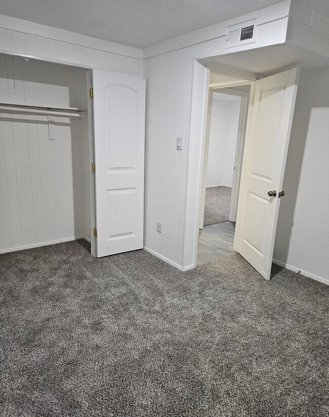 Building Photo - 118 Totem Pole St