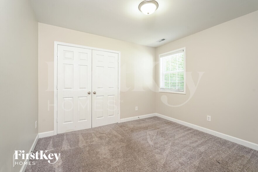 Building Photo - 1818 Yarborough Dr