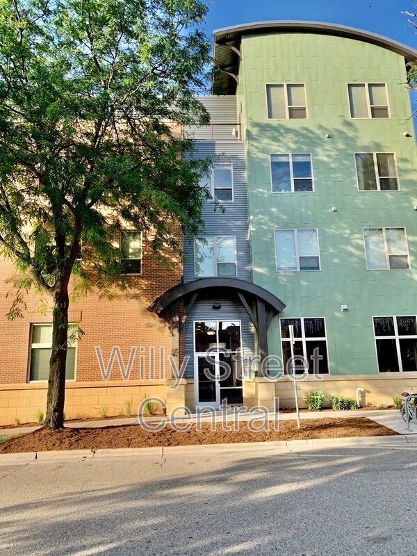Building Photo - 315 S Paterson St