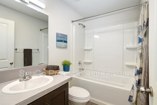 Building Photo - 2564 Hawthorne St