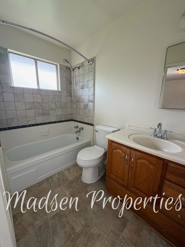 Building Photo - 784 Flag Creek Rd