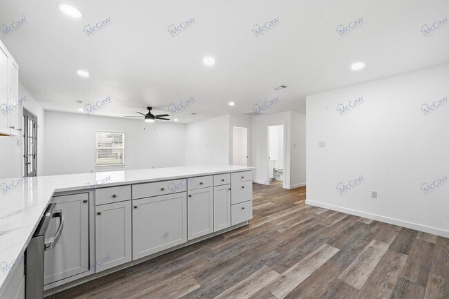 Building Photo - 5901 Farnsworth Ave