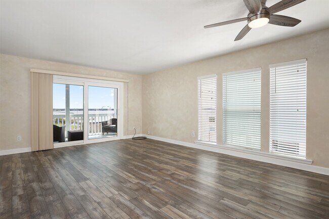 Building Photo - 500 Tiki Dr