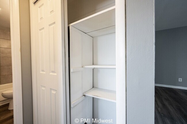 Building Photo - "Charming 2-Bedroom Apartment in Avon - Co...