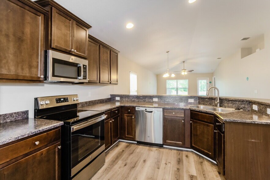 Building Photo - 1004 Kellogg Dr