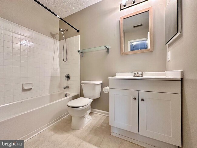 Building Photo - 2107 Mardic Dr