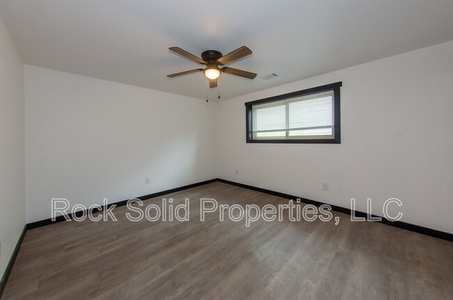 Building Photo - 312 E 27th St