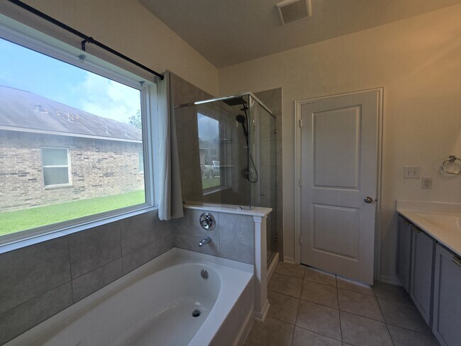 Building Photo - 7318 Parkview Dr