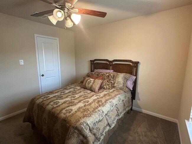 Building Photo - 16020 Fountainview Dr