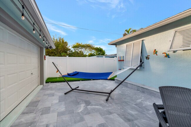Building Photo - 310 Gulfstream Dr
