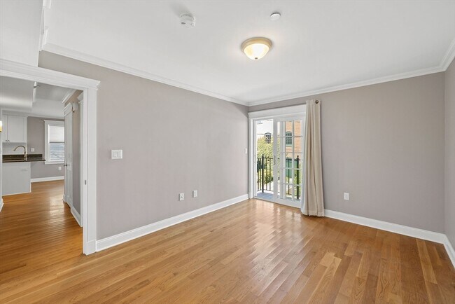 Building Photo - 25 Howland St