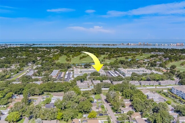 Building Photo - 1706 Belleair Forest Dr
