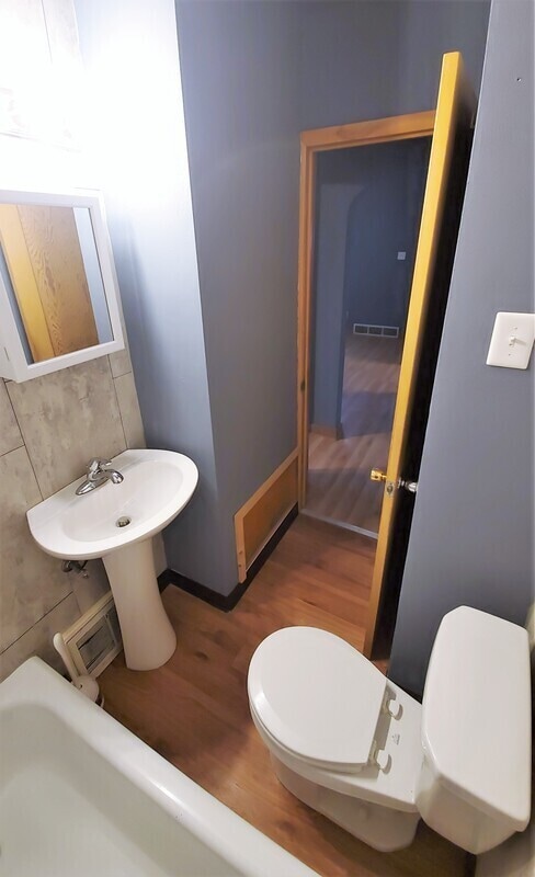 Building Photo - 1679 29th St NE