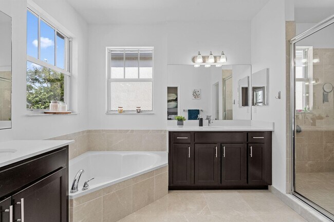 Building Photo - 4945 NW 48th Terrace